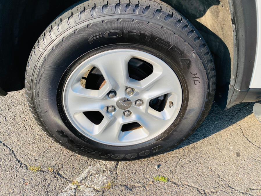 Used Jeep Grand Cherokee 4WD 4dr Laredo 2014 | Supreme Automotive. New Britain, Connecticut Used Jeep Grand Cherokee 4WD 4dr Laredo 2014 | Supreme Automotive. New Britain, Connecticut