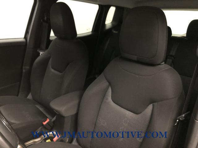 Used Jeep Renegade 4WD 4dr Latitude 2015 | J&M Automotive Sls&Svc LLC. Naugatuck, Connecticut Used Jeep Renegade 4WD 4dr Latitude 2015 | J&M Automotive Sls&Svc LLC. Naugatuck, Connecticut