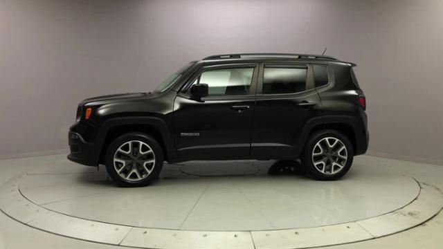Used Jeep Renegade 4WD 4dr Latitude 2015 | J&M Automotive Sls&Svc LLC. Naugatuck, Connecticut Used Jeep Renegade 4WD 4dr Latitude 2015 | J&M Automotive Sls&Svc LLC. Naugatuck, Connecticut