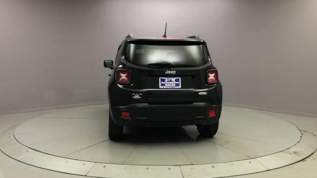 Used Jeep Renegade 4WD 4dr Latitude 2015 | J&M Automotive Sls&Svc LLC. Naugatuck, Connecticut Used Jeep Renegade 4WD 4dr Latitude 2015 | J&M Automotive Sls&Svc LLC. Naugatuck, Connecticut