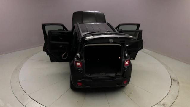 Used Jeep Renegade 4WD 4dr Latitude 2015 | J&M Automotive Sls&Svc LLC. Naugatuck, Connecticut Used Jeep Renegade 4WD 4dr Latitude 2015 | J&M Automotive Sls&Svc LLC. Naugatuck, Connecticut