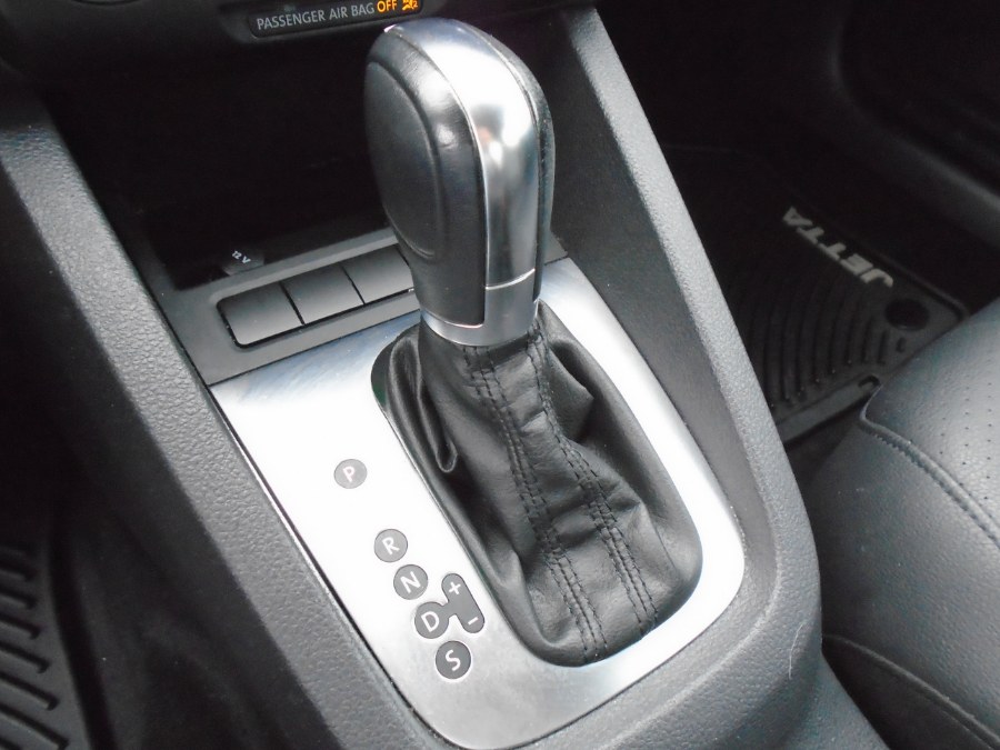 2013 Volkswagen Jetta Sedan SE, available for sale in Waterbury, Connecticut | Jim Juliani Motors. Waterbury, Connecticut 2013 Volkswagen Jetta Sedan SE, available for sale in Waterbury, Connecticut | Jim Juliani Motors. Waterbury, Connecticut