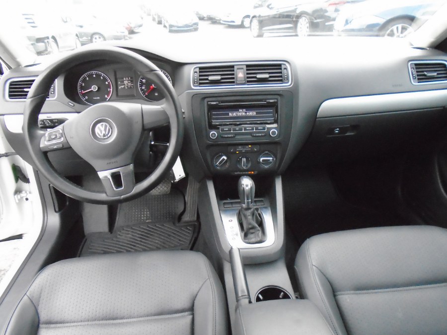 2013 Volkswagen Jetta Sedan SE, available for sale in Waterbury, Connecticut | Jim Juliani Motors. Waterbury, Connecticut 2013 Volkswagen Jetta Sedan SE, available for sale in Waterbury, Connecticut | Jim Juliani Motors. Waterbury, Connecticut