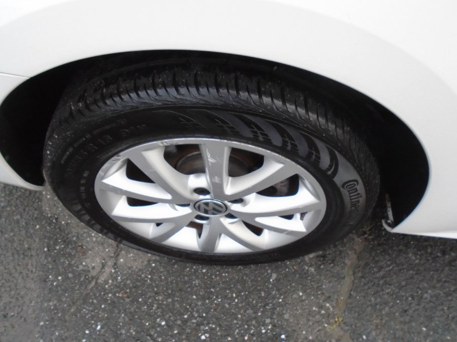 2013 Volkswagen Jetta Sedan SE, available for sale in Waterbury, Connecticut | Jim Juliani Motors. Waterbury, Connecticut 2013 Volkswagen Jetta Sedan SE, available for sale in Waterbury, Connecticut | Jim Juliani Motors. Waterbury, Connecticut