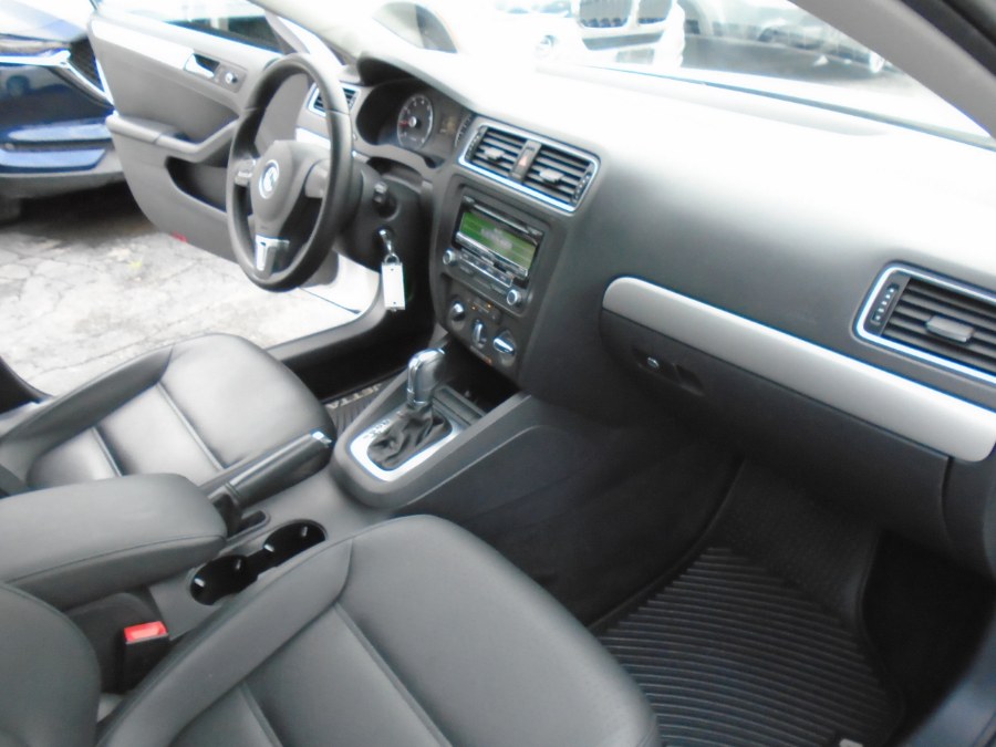 2013 Volkswagen Jetta Sedan SE, available for sale in Waterbury, Connecticut | Jim Juliani Motors. Waterbury, Connecticut 2013 Volkswagen Jetta Sedan SE, available for sale in Waterbury, Connecticut | Jim Juliani Motors. Waterbury, Connecticut