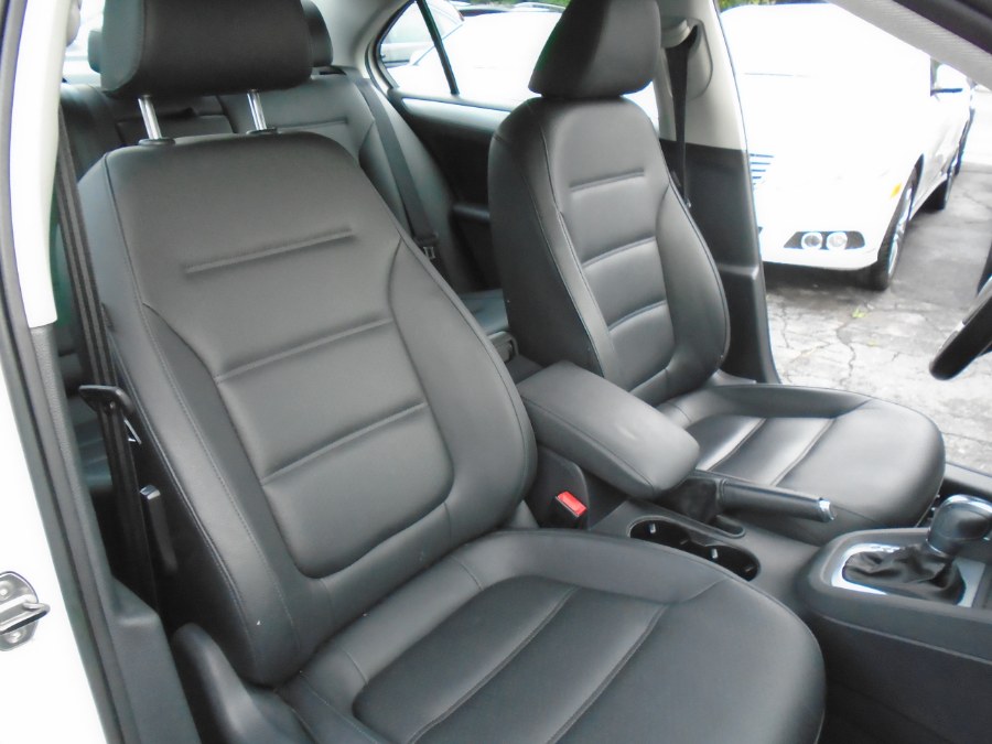 2013 Volkswagen Jetta Sedan SE, available for sale in Waterbury, Connecticut | Jim Juliani Motors. Waterbury, Connecticut 2013 Volkswagen Jetta Sedan SE, available for sale in Waterbury, Connecticut | Jim Juliani Motors. Waterbury, Connecticut