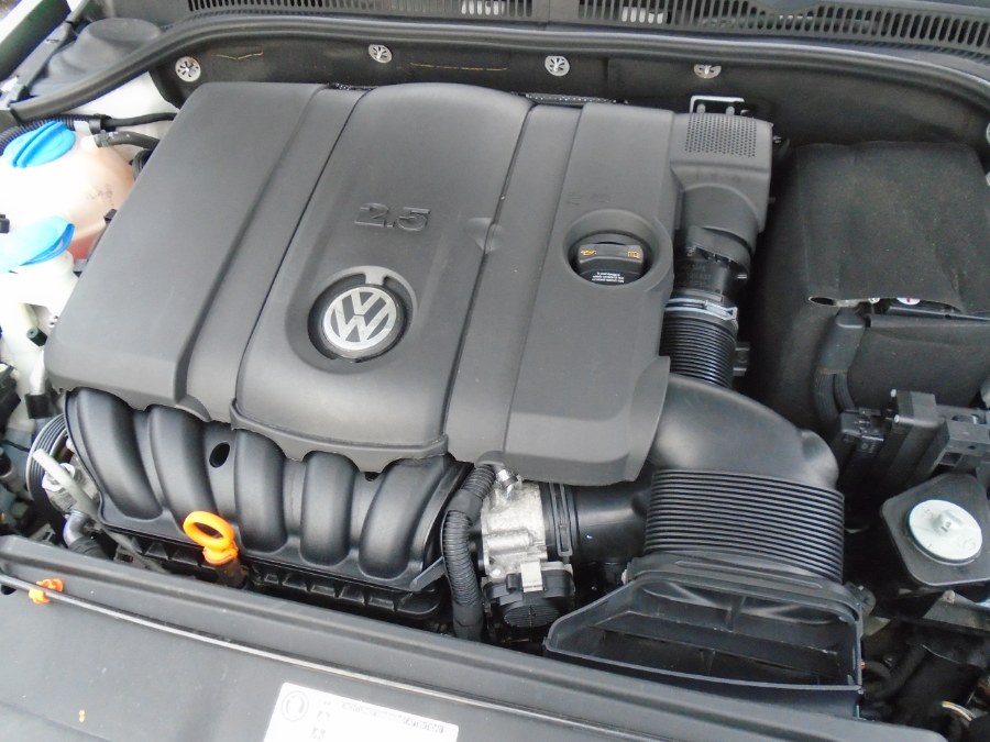 2013 Volkswagen Jetta Sedan SE, available for sale in Waterbury, Connecticut | Jim Juliani Motors. Waterbury, Connecticut 2013 Volkswagen Jetta Sedan SE, available for sale in Waterbury, Connecticut | Jim Juliani Motors. Waterbury, Connecticut