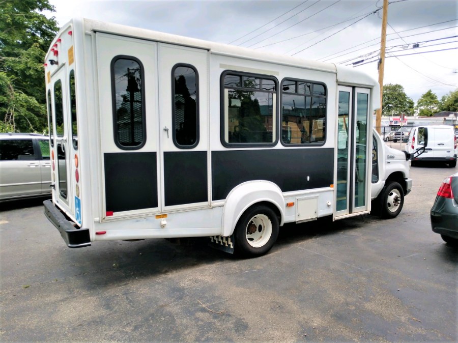 2015 Ford E350 8 PASS & WHEELCHAIR VAN Econoline Commercial Cutaway E-350 Super Duty 138" DRW, available for sale in COPIAGUE, New York | Warwick Auto Sales Inc. COPIAGUE, New York