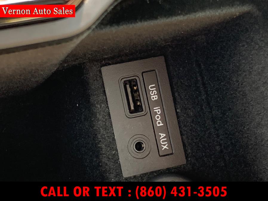 2012 Hyundai Azera 4dr Sdn, available for sale in Manchester, Connecticut | Vernon Auto Sale & Service. Manchester, Connecticut 2012 Hyundai Azera 4dr Sdn, available for sale in Manchester, Connecticut | Vernon Auto Sale & Service. Manchester, Connecticut