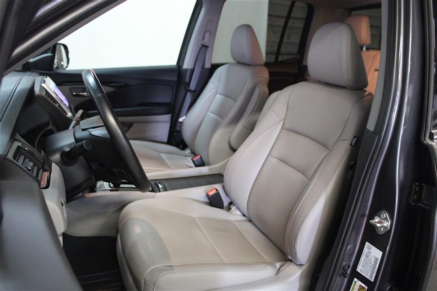 2019 Honda Ridgeline RTL, available for sale in Paterson, New Jersey | Fast Track Motors. Paterson, New Jersey 2019 Honda Ridgeline RTL, available for sale in Paterson, New Jersey | Fast Track Motors. Paterson, New Jersey