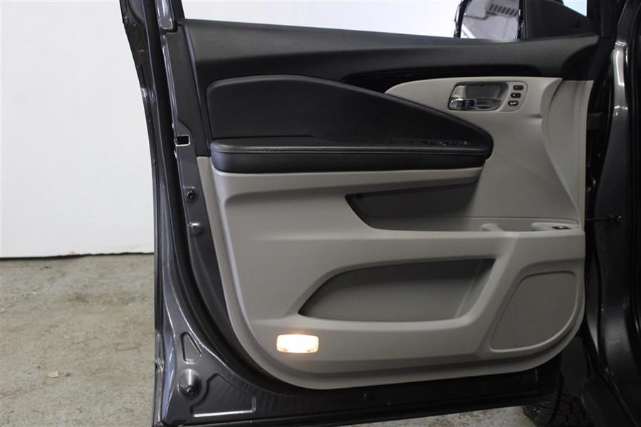 2019 Honda Ridgeline RTL, available for sale in Paterson, New Jersey | Fast Track Motors. Paterson, New Jersey 2019 Honda Ridgeline RTL, available for sale in Paterson, New Jersey | Fast Track Motors. Paterson, New Jersey