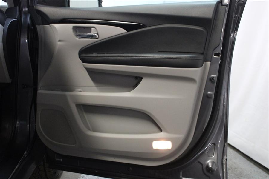 2019 Honda Ridgeline RTL, available for sale in Paterson, New Jersey | Fast Track Motors. Paterson, New Jersey 2019 Honda Ridgeline RTL, available for sale in Paterson, New Jersey | Fast Track Motors. Paterson, New Jersey