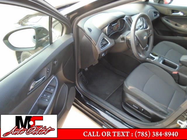 2018 Chevrolet Cruze 4dr HB 1.4L LT w/1SD, available for sale in Colby, Kansas | M C Auto Outlet Inc. Colby, Kansas 2018 Chevrolet Cruze 4dr HB 1.4L LT w/1SD, available for sale in Colby, Kansas | M C Auto Outlet Inc. Colby, Kansas
