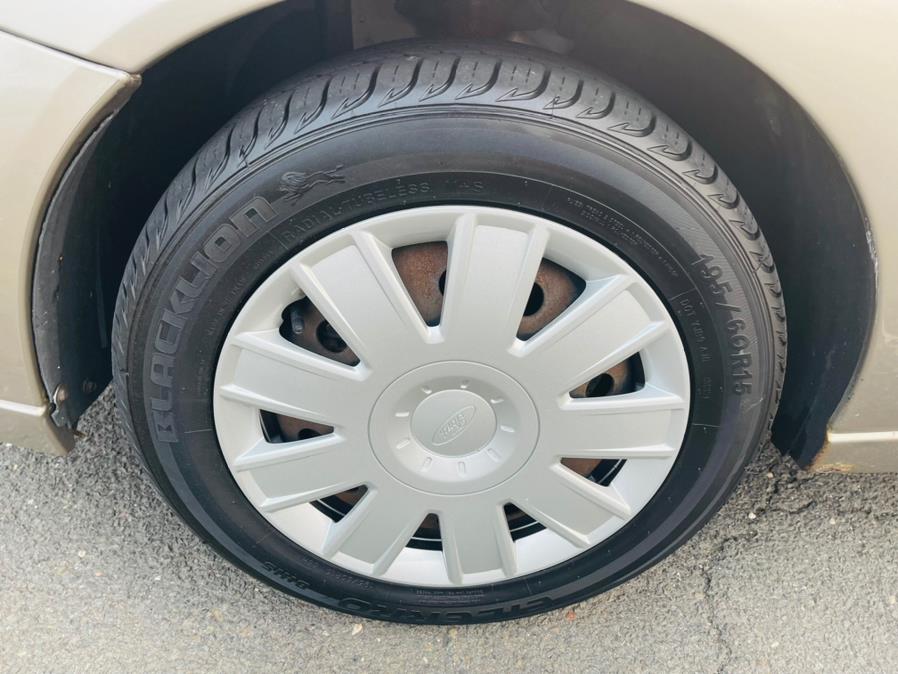 Used Ford Focus 4dr Sdn SE 2004 | Supreme Automotive. New Britain, Connecticut Used Ford Focus 4dr Sdn SE 2004 | Supreme Automotive. New Britain, Connecticut