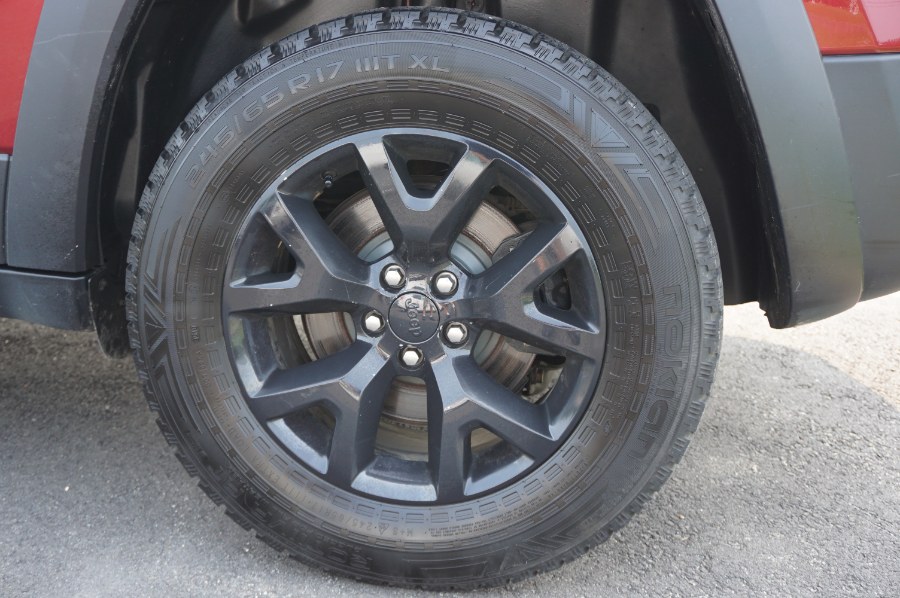 2016 Jeep Cherokee 4WD 4dr Trailhawk, available for sale in Hancock, Maine | Fairway Auto Sales. Hancock, Maine 2016 Jeep Cherokee 4WD 4dr Trailhawk, available for sale in Hancock, Maine | Fairway Auto Sales. Hancock, Maine