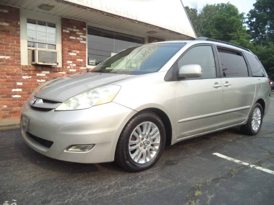 Used Toyota Sienna XLE 2008 | Riverside Motorcars, LLC. Naugatuck, Connecticut