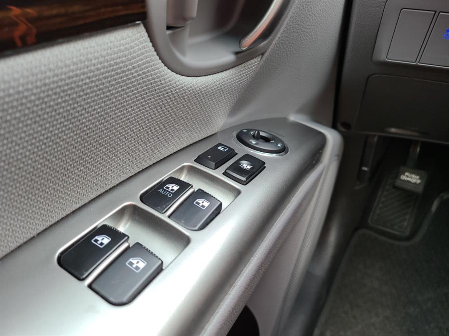 Used Hyundai Santa Fe FWD 4dr Auto GLS 2011 | National Auto Brokers, Inc.. Waterbury, Connecticut Used Hyundai Santa Fe FWD 4dr Auto GLS 2011 | National Auto Brokers, Inc.. Waterbury, Connecticut