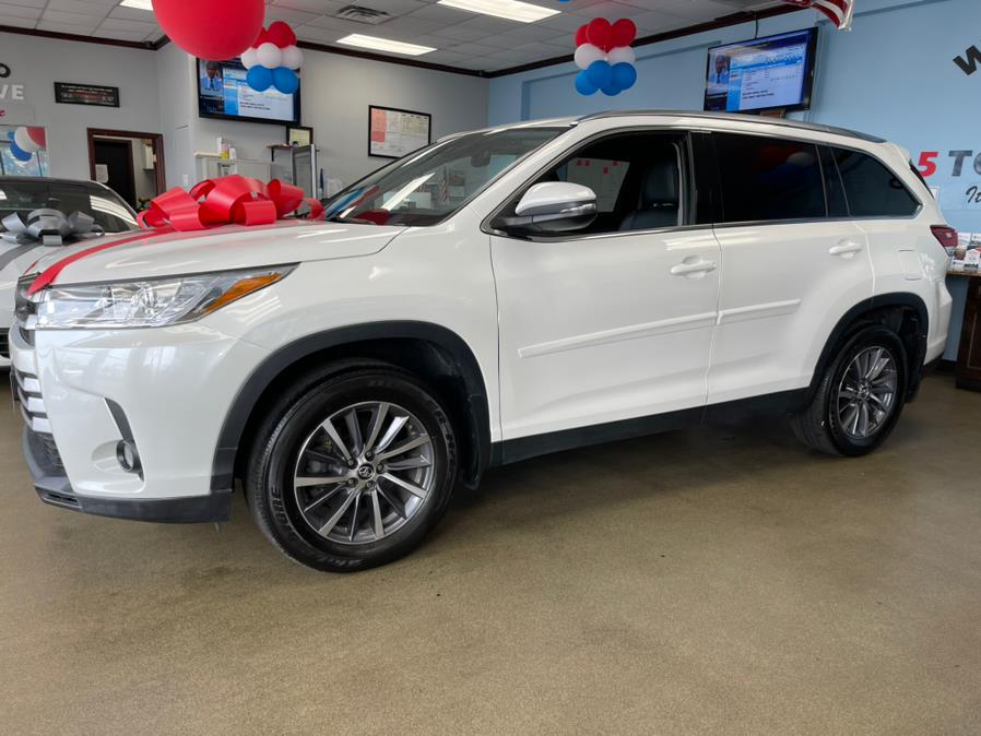 Used Toyota Highlander XLE V6 AWD (Natl) 2019 | 5 Towns Drive. Inwood, New York Used Toyota Highlander XLE V6 AWD (Natl) 2019 | 5 Towns Drive. Inwood, New York