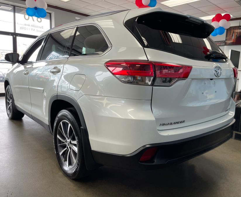 Used Toyota Highlander XLE V6 AWD (Natl) 2019 | 5 Towns Drive. Inwood, New York Used Toyota Highlander XLE V6 AWD (Natl) 2019 | 5 Towns Drive. Inwood, New York