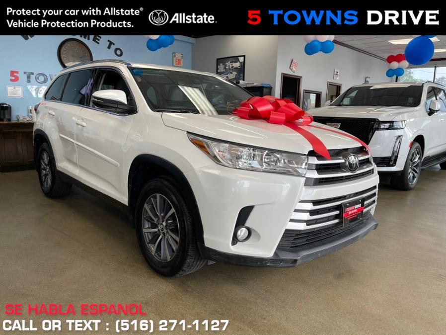 2019 Toyota Highlander XLE V6 AWD (Natl), available for sale in Inwood, New York | 5 Towns Drive. Inwood, New York