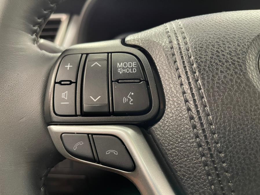 Used Toyota Highlander XLE V6 AWD (Natl) 2019 | 5 Towns Drive. Inwood, New York Used Toyota Highlander XLE V6 AWD (Natl) 2019 | 5 Towns Drive. Inwood, New York