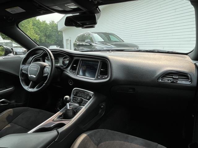 Used Dodge Challenger R/T 2017 | Blasius Federal Road. Brookfield, Connecticut Used Dodge Challenger R/T 2017 | Blasius Federal Road. Brookfield, Connecticut