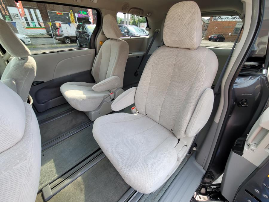 Used Toyota Sienna 5dr 7-Pass Van V6 LE AWD 2013 | Affordable Motors Inc. Bridgeport, Connecticut Used Toyota Sienna 5dr 7-Pass Van V6 LE AWD 2013 | Affordable Motors Inc. Bridgeport, Connecticut