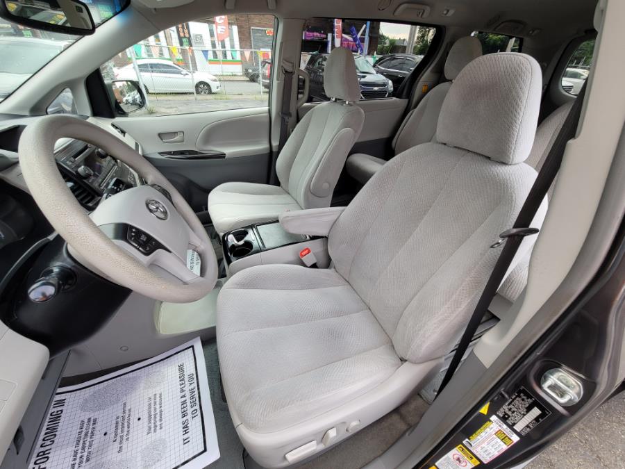 Used Toyota Sienna 5dr 7-Pass Van V6 LE AWD 2013 | Affordable Motors Inc. Bridgeport, Connecticut Used Toyota Sienna 5dr 7-Pass Van V6 LE AWD 2013 | Affordable Motors Inc. Bridgeport, Connecticut