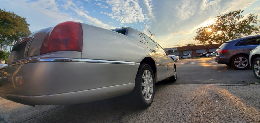 Used Lincoln Town Car 4dr Sdn Signature Limited 2007 | Rubber Bros Auto World. Brooklyn, New York Used Lincoln Town Car 4dr Sdn Signature Limited 2007 | Rubber Bros Auto World. Brooklyn, New York