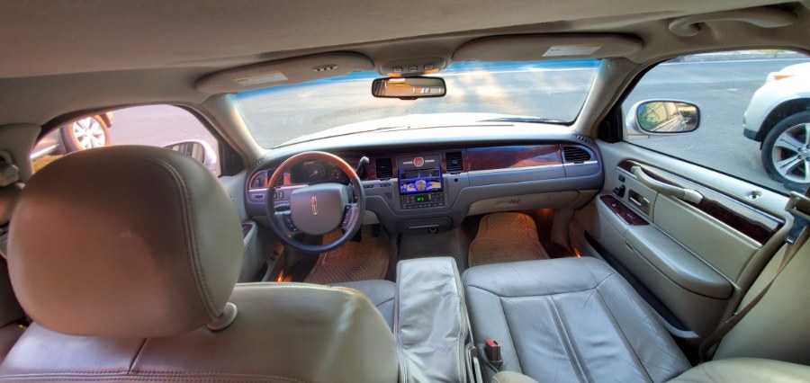 Used Lincoln Town Car 4dr Sdn Signature Limited 2007 | Rubber Bros Auto World. Brooklyn, New York Used Lincoln Town Car 4dr Sdn Signature Limited 2007 | Rubber Bros Auto World. Brooklyn, New York