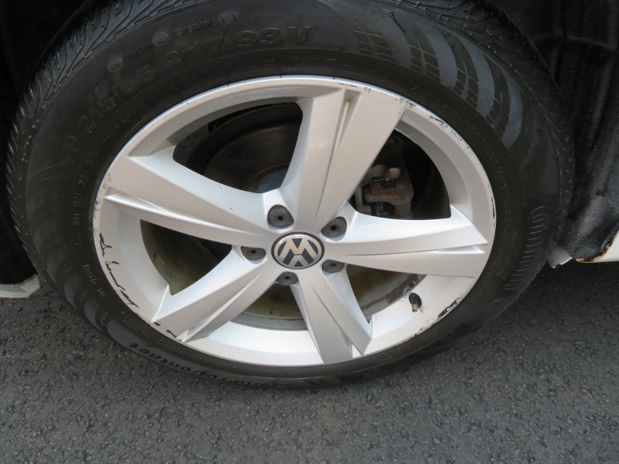 Used Volkswagen Passat 4dr Sdn 2.5L Auto SE w/Sunroof & Nav PZEV 2013 | Auto Match LLC. Waterbury, Connecticut Used Volkswagen Passat 4dr Sdn 2.5L Auto SE w/Sunroof & Nav PZEV 2013 | Auto Match LLC. Waterbury, Connecticut