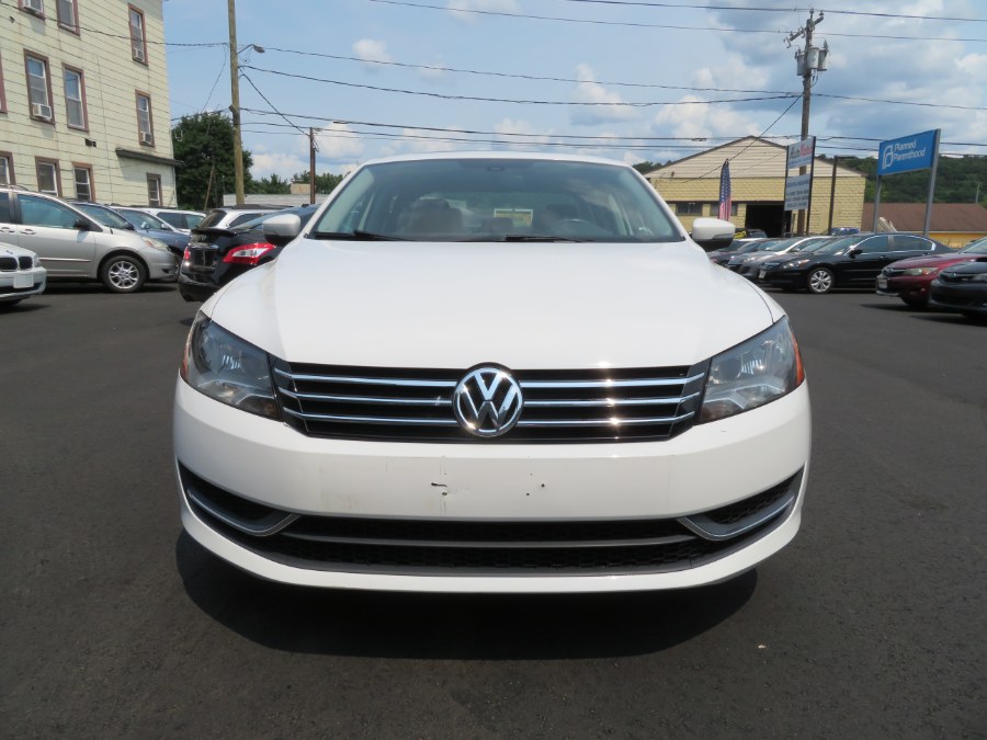 Used Volkswagen Passat 4dr Sdn 2.5L Auto SE w/Sunroof & Nav PZEV 2013 | Auto Match LLC. Waterbury, Connecticut Used Volkswagen Passat 4dr Sdn 2.5L Auto SE w/Sunroof & Nav PZEV 2013 | Auto Match LLC. Waterbury, Connecticut