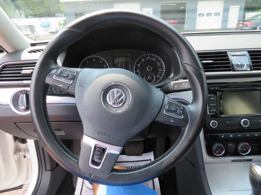 Used Volkswagen Passat 4dr Sdn 2.5L Auto SE w/Sunroof & Nav PZEV 2013 | Auto Match LLC. Waterbury, Connecticut Used Volkswagen Passat 4dr Sdn 2.5L Auto SE w/Sunroof & Nav PZEV 2013 | Auto Match LLC. Waterbury, Connecticut
