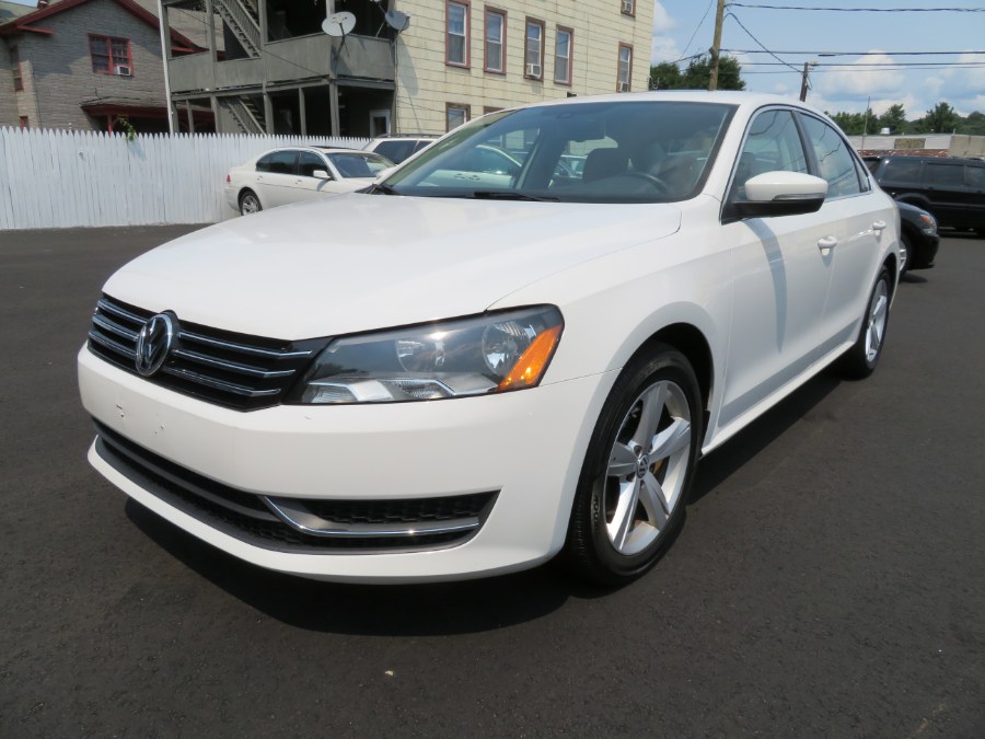 Used Volkswagen Passat 4dr Sdn 2.5L Auto SE w/Sunroof & Nav PZEV 2013 | Auto Match LLC. Waterbury, Connecticut Used Volkswagen Passat 4dr Sdn 2.5L Auto SE w/Sunroof & Nav PZEV 2013 | Auto Match LLC. Waterbury, Connecticut
