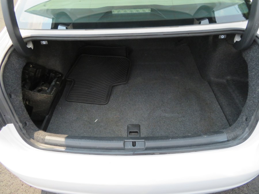 Used Volkswagen Passat 4dr Sdn 2.5L Auto SE w/Sunroof & Nav PZEV 2013 | Auto Match LLC. Waterbury, Connecticut Used Volkswagen Passat 4dr Sdn 2.5L Auto SE w/Sunroof & Nav PZEV 2013 | Auto Match LLC. Waterbury, Connecticut