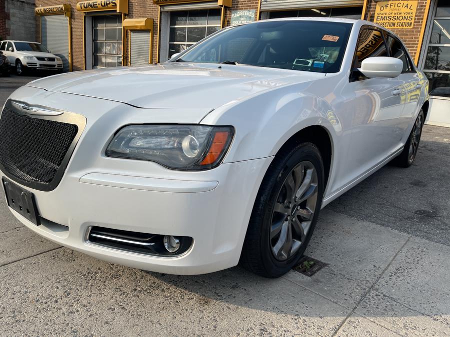 2014 Chrysler 300 4dr Sdn 300S AWD, available for sale in Bronx, New York | New York Motors Group Solutions LLC. Bronx, New York 2014 Chrysler 300 4dr Sdn 300S AWD, available for sale in Bronx, New York | New York Motors Group Solutions LLC. Bronx, New York