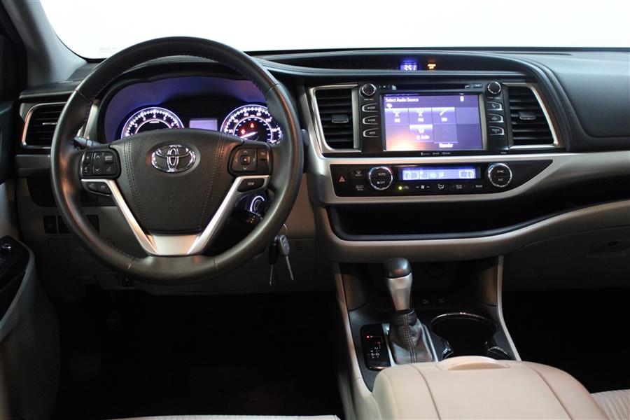 Used Toyota Highlander LE 2016 | Fast Track Motors. Paterson, New Jersey Used Toyota Highlander LE 2016 | Fast Track Motors. Paterson, New Jersey