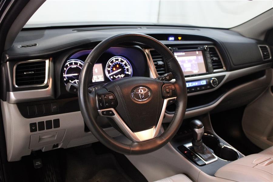 Used Toyota Highlander LE 2016 | Fast Track Motors. Paterson, New Jersey Used Toyota Highlander LE 2016 | Fast Track Motors. Paterson, New Jersey