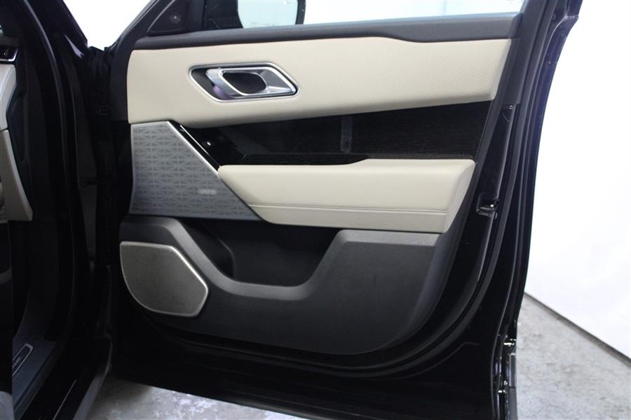 Used Land Rover Range Rover Velar R-DYNAMIC SE 2018 | Fast Track Motors. Paterson, New Jersey Used Land Rover Range Rover Velar R-DYNAMIC SE 2018 | Fast Track Motors. Paterson, New Jersey