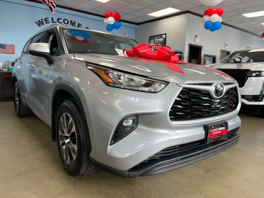 Used Toyota Highlander XLE AWD (Natl) 2020 | 5 Towns Drive. Inwood, New York Used Toyota Highlander XLE AWD (Natl) 2020 | 5 Towns Drive. Inwood, New York