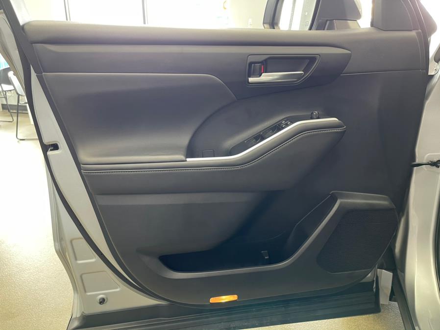Used Toyota Highlander XLE AWD (Natl) 2020 | 5 Towns Drive. Inwood, New York Used Toyota Highlander XLE AWD (Natl) 2020 | 5 Towns Drive. Inwood, New York