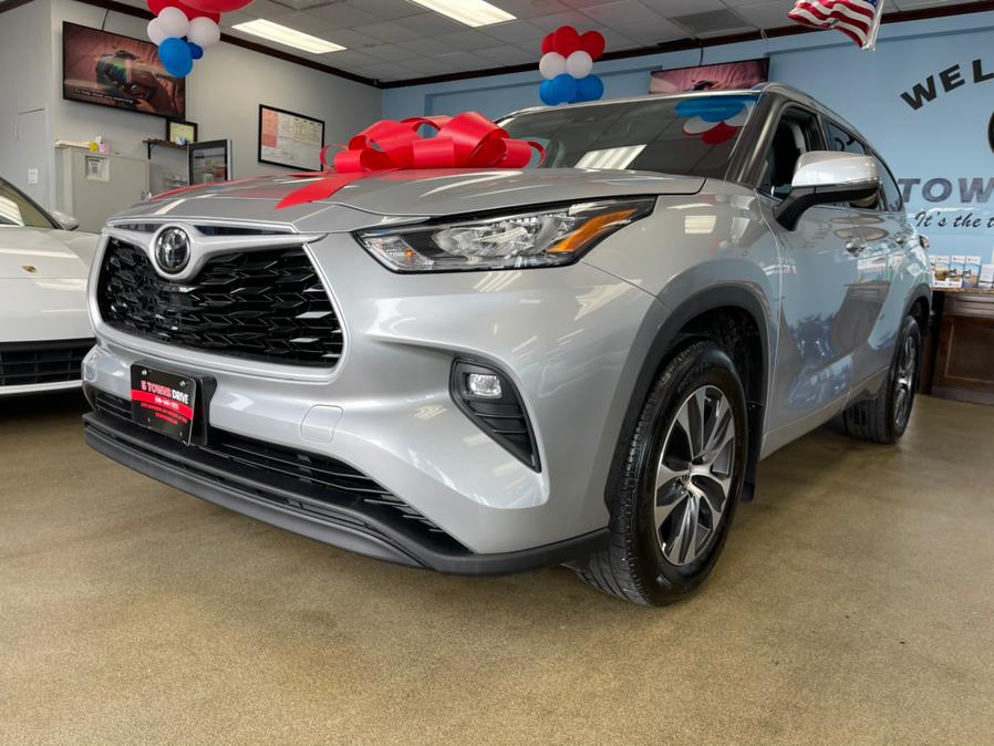 Used Toyota Highlander XLE AWD (Natl) 2020 | 5 Towns Drive. Inwood, New York Used Toyota Highlander XLE AWD (Natl) 2020 | 5 Towns Drive. Inwood, New York