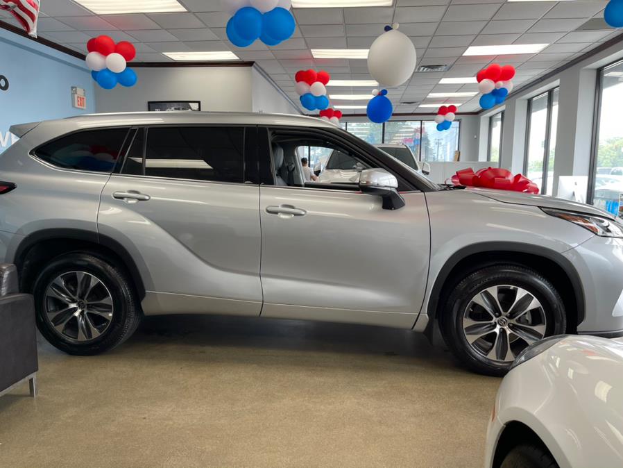 Used Toyota Highlander XLE AWD (Natl) 2020 | 5 Towns Drive. Inwood, New York Used Toyota Highlander XLE AWD (Natl) 2020 | 5 Towns Drive. Inwood, New York