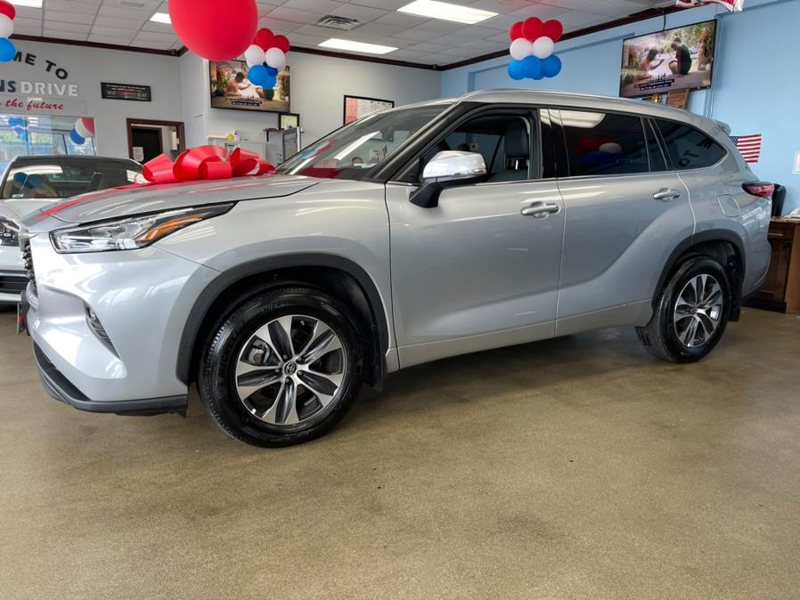 Used Toyota Highlander XLE AWD (Natl) 2020 | 5 Towns Drive. Inwood, New York Used Toyota Highlander XLE AWD (Natl) 2020 | 5 Towns Drive. Inwood, New York