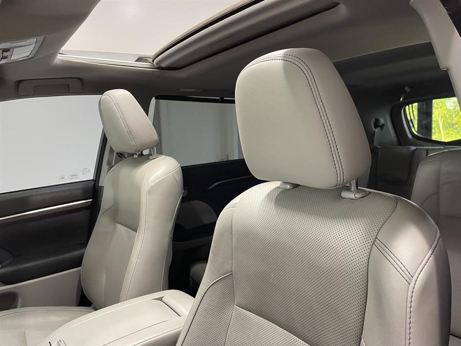 Used Toyota Highlander Limited 4dr SUV 2015 | Elite Imports LLC. West Chester, Ohio Used Toyota Highlander Limited 4dr SUV 2015 | Elite Imports LLC. West Chester, Ohio