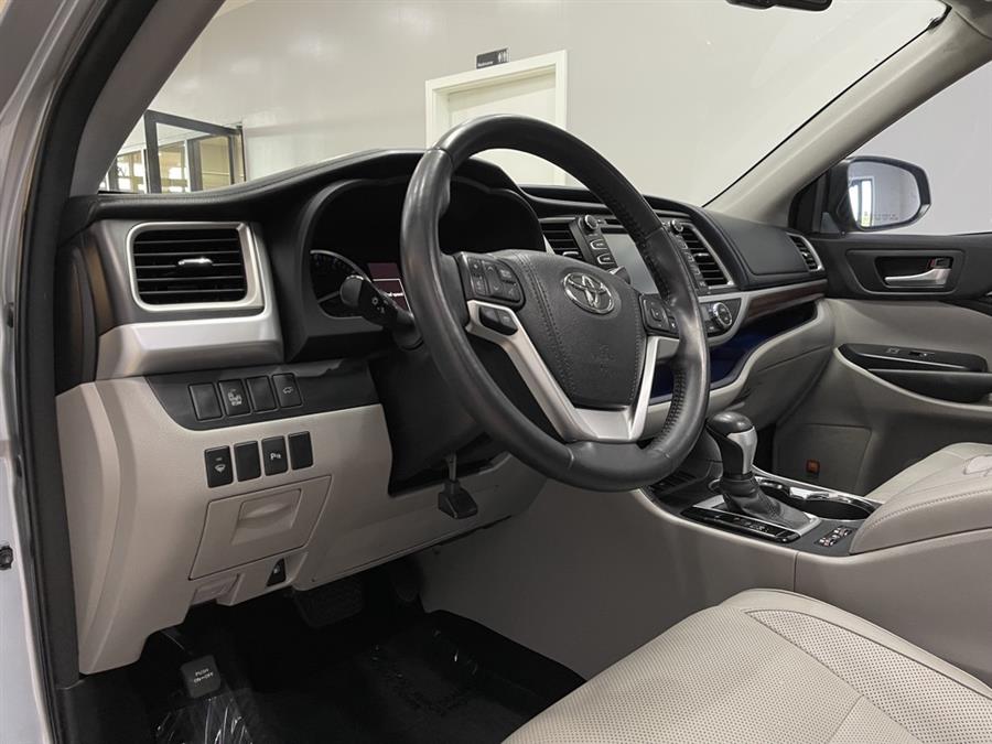 Used Toyota Highlander Limited 4dr SUV 2015 | Elite Imports LLC. West Chester, Ohio Used Toyota Highlander Limited 4dr SUV 2015 | Elite Imports LLC. West Chester, Ohio