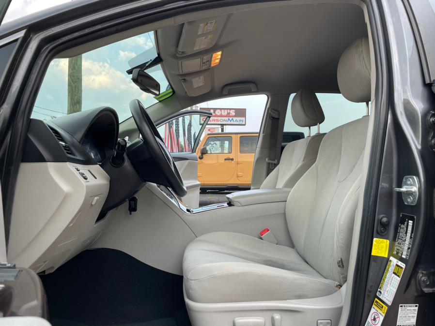 2011 Toyota Venza 4dr Wgn I4 AWD (Natl), available for sale in Manchester, Connecticut | Carsonmain LLC. Manchester, Connecticut 2011 Toyota Venza 4dr Wgn I4 AWD (Natl), available for sale in Manchester, Connecticut | Carsonmain LLC. Manchester, Connecticut