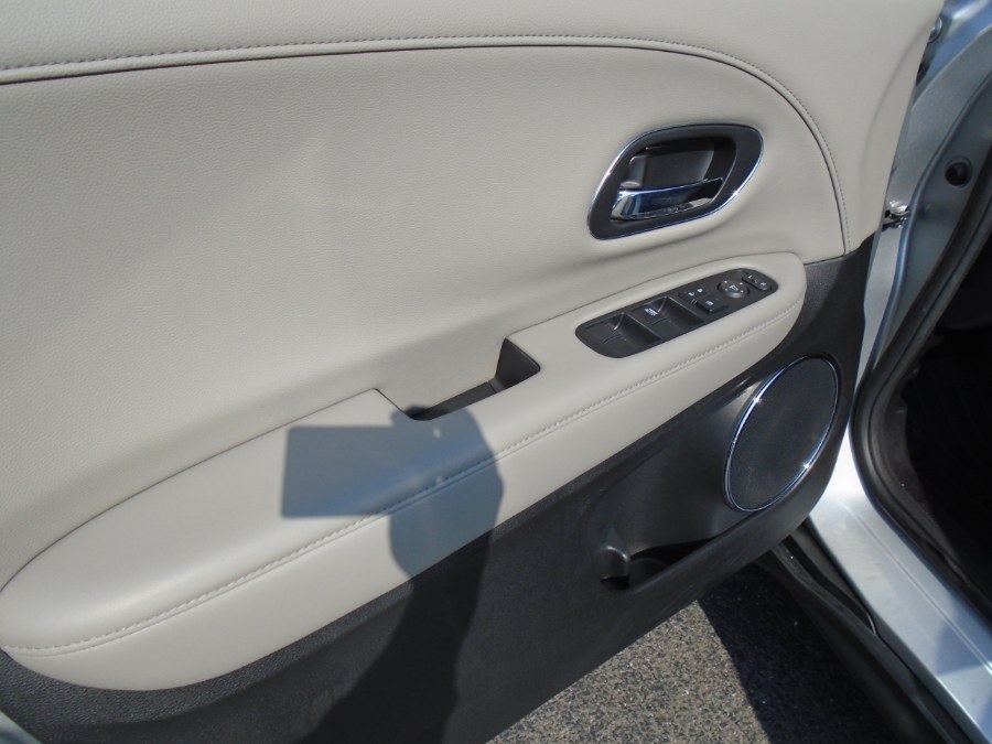 2016 Honda HR-V AWD 4dr CVT EX-L w/Navi, available for sale in Waterbury, Connecticut | Jim Juliani Motors. Waterbury, Connecticut 2016 Honda HR-V AWD 4dr CVT EX-L w/Navi, available for sale in Waterbury, Connecticut | Jim Juliani Motors. Waterbury, Connecticut