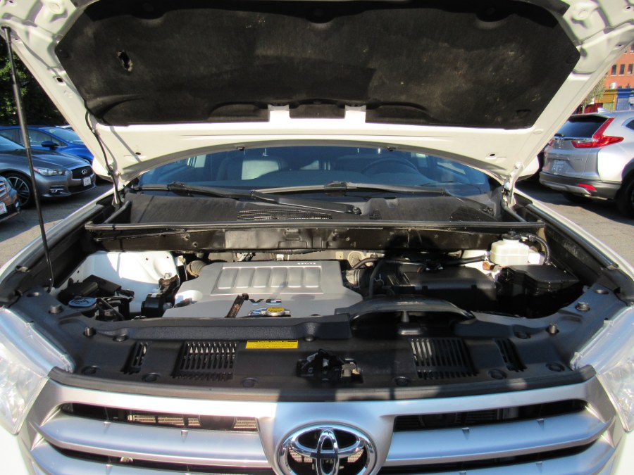 2013 Toyota Highlander SE, available for sale in Worcester, Massachusetts | Hilario's Auto Sales Inc.. Worcester, Massachusetts 2013 Toyota Highlander SE, available for sale in Worcester, Massachusetts | Hilario's Auto Sales Inc.. Worcester, Massachusetts