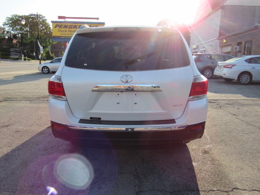 2013 Toyota Highlander SE, available for sale in Worcester, Massachusetts | Hilario's Auto Sales Inc.. Worcester, Massachusetts 2013 Toyota Highlander SE, available for sale in Worcester, Massachusetts | Hilario's Auto Sales Inc.. Worcester, Massachusetts